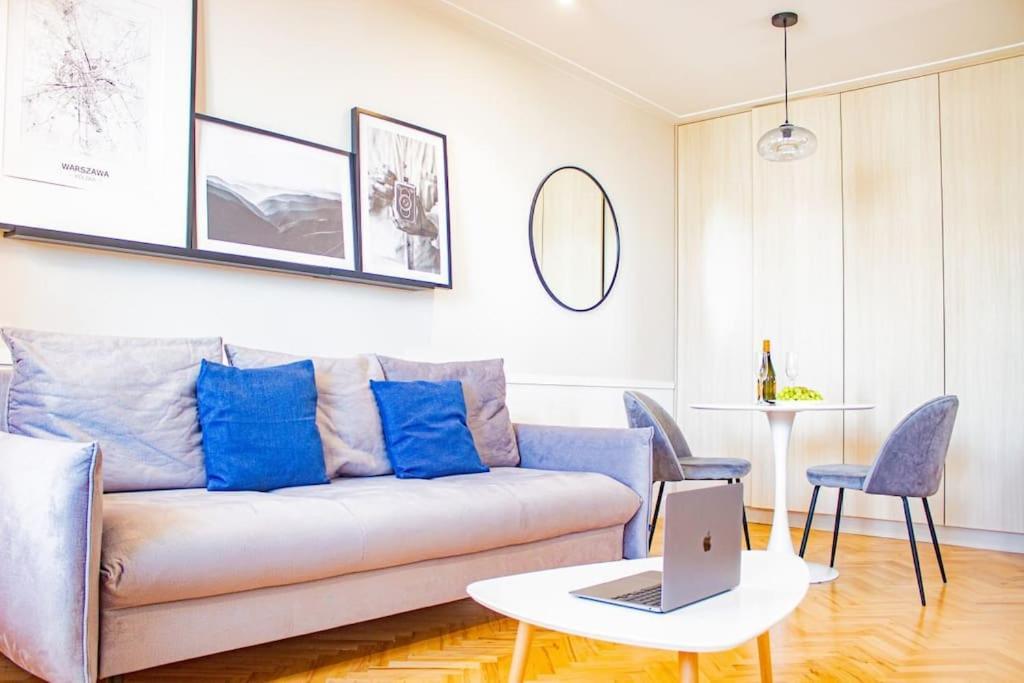 Central Apartment With Balcony And Views, Old Town, Metro ワルシャワ エクステリア 写真