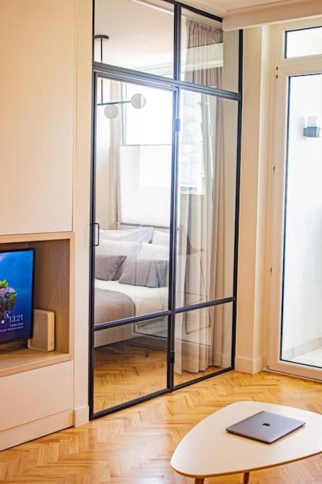 Central Apartment With Balcony And Views, Old Town, Metro ワルシャワ エクステリア 写真