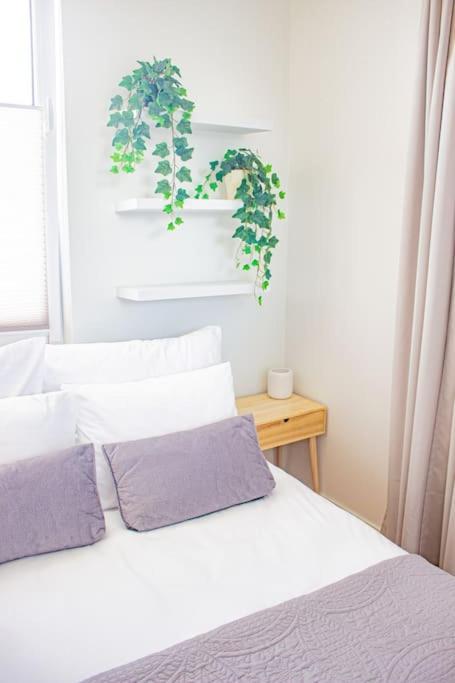 Central Apartment With Balcony And Views, Old Town, Metro ワルシャワ エクステリア 写真