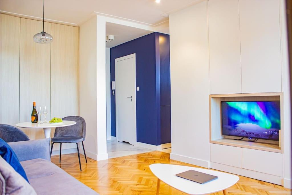 Central Apartment With Balcony And Views, Old Town, Metro ワルシャワ エクステリア 写真