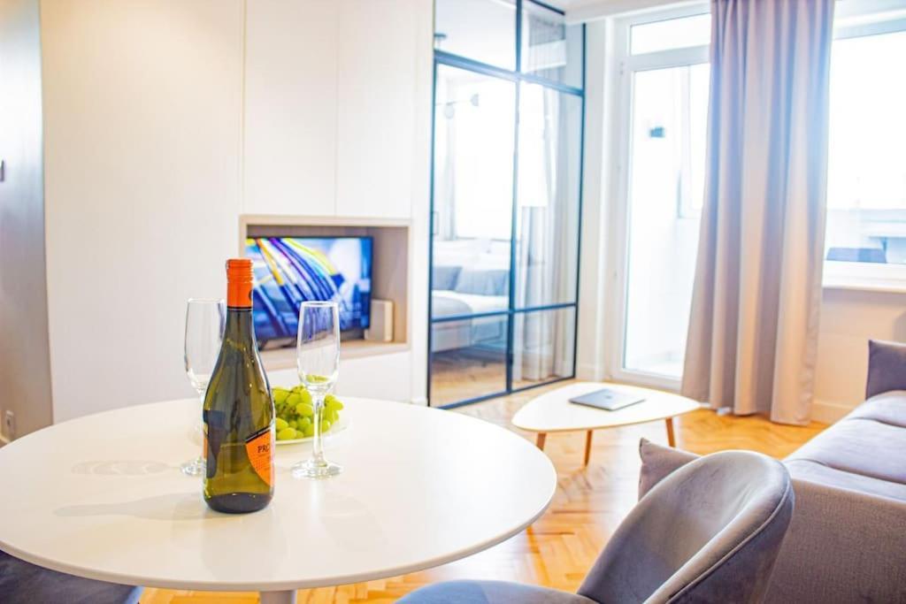Central Apartment With Balcony And Views, Old Town, Metro ワルシャワ エクステリア 写真
