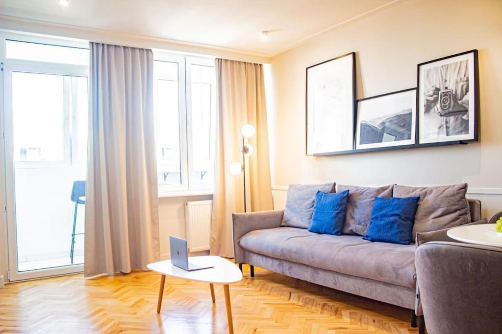 Central Apartment With Balcony And Views, Old Town, Metro ワルシャワ エクステリア 写真